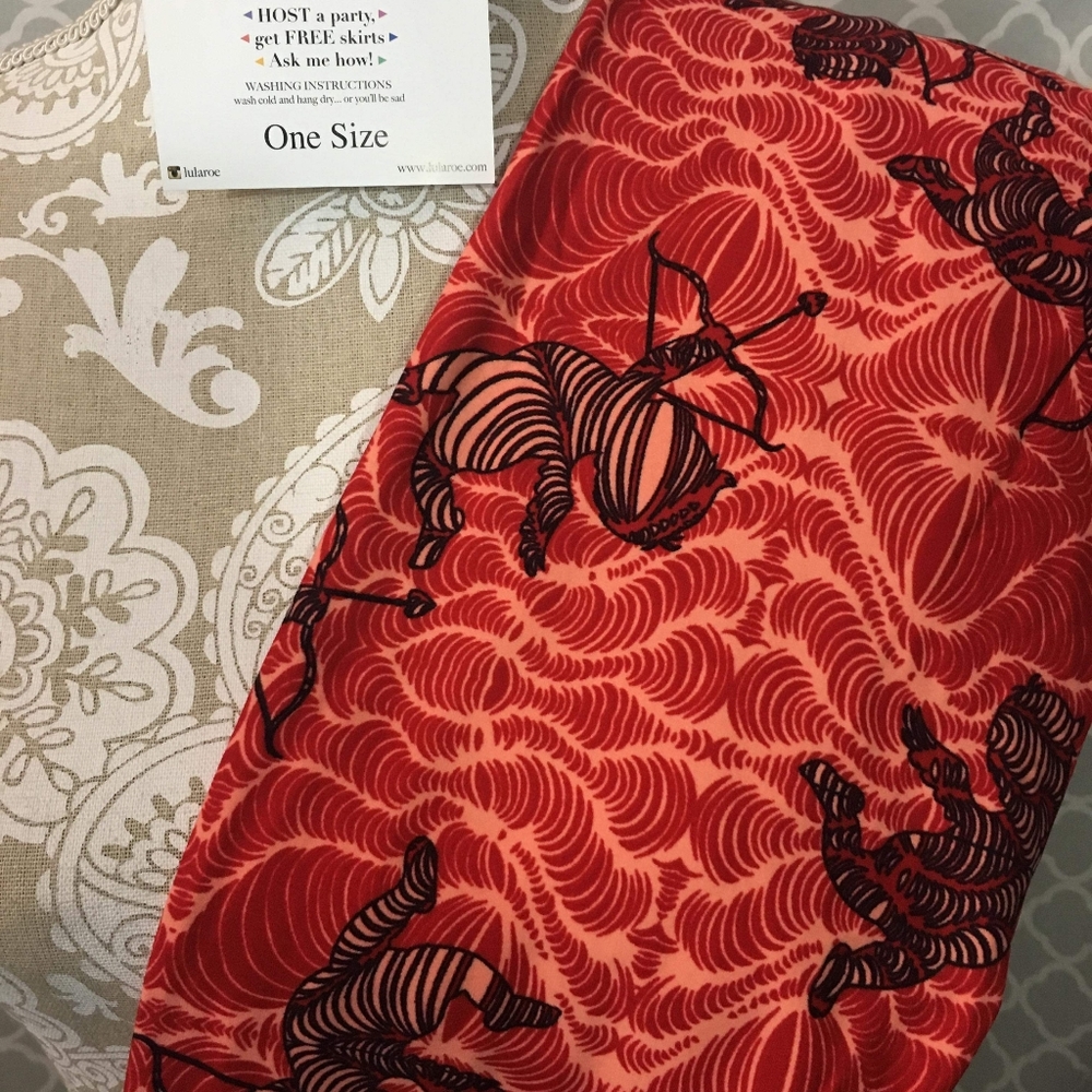 Lularoe vintage Valentine's leggings